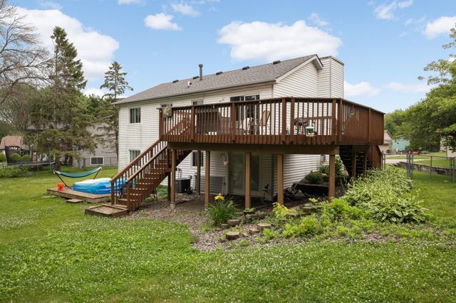 2432 Henslow Court N, Oakdale, MN 55128