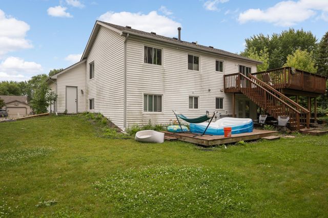 2432 Henslow Court N, Oakdale, MN 55128