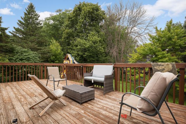 2432 Henslow Court N, Oakdale, MN 55128