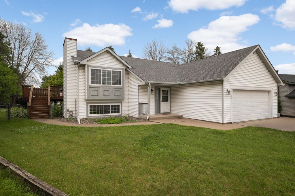 2432 Henslow Court N, Oakdale, MN 55128
