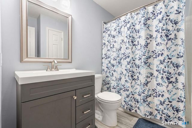 10 Karen Boulevard, Newtown, CT 06470