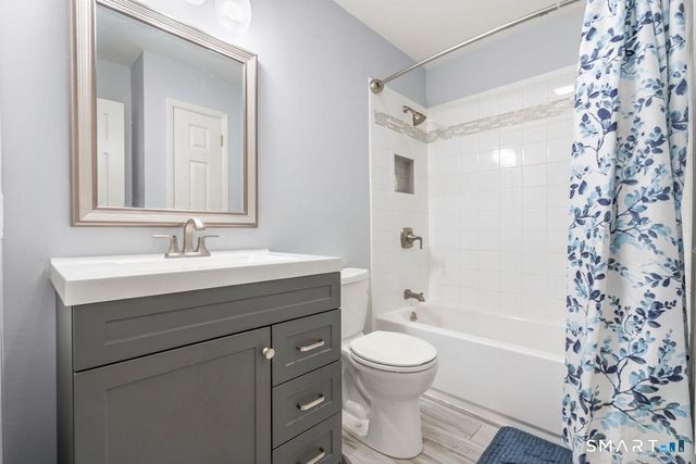 10 Karen Boulevard, Newtown, CT 06470