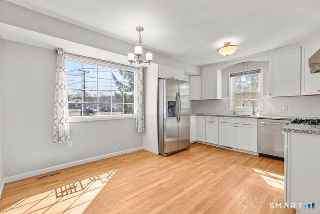 10 Karen Boulevard, Newtown, CT 06470