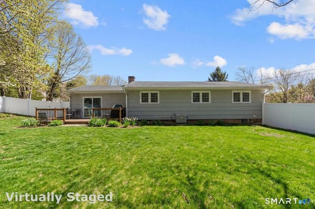 10 Karen Boulevard, Newtown, CT 06470