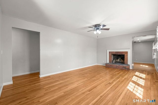 10 Karen Boulevard, Newtown, CT 06470