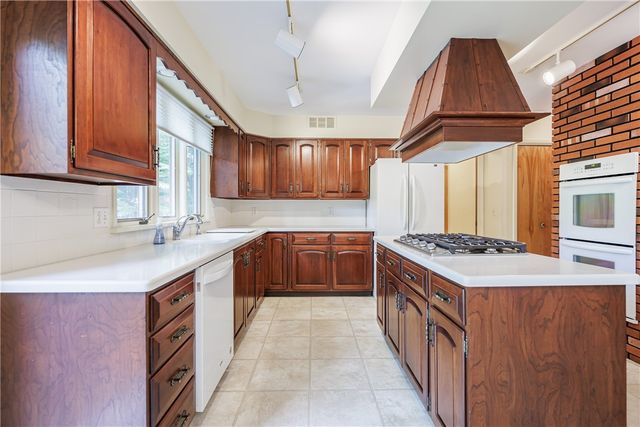 17 Tuliptree Lane, Irondequoit, NY 14617