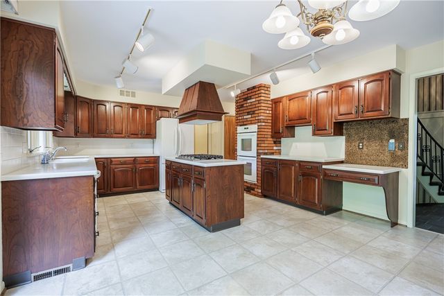17 Tuliptree Lane, Irondequoit, NY 14617