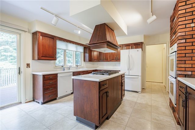 17 Tuliptree Lane, Irondequoit, NY 14617