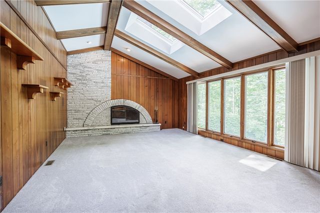 17 Tuliptree Lane, Irondequoit, NY 14617
