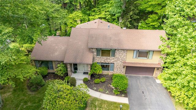 17 Tuliptree Lane, Irondequoit, NY 14617