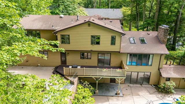 17 Tuliptree Lane, Irondequoit, NY 14617
