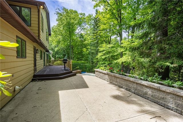 17 Tuliptree Lane, Irondequoit, NY 14617