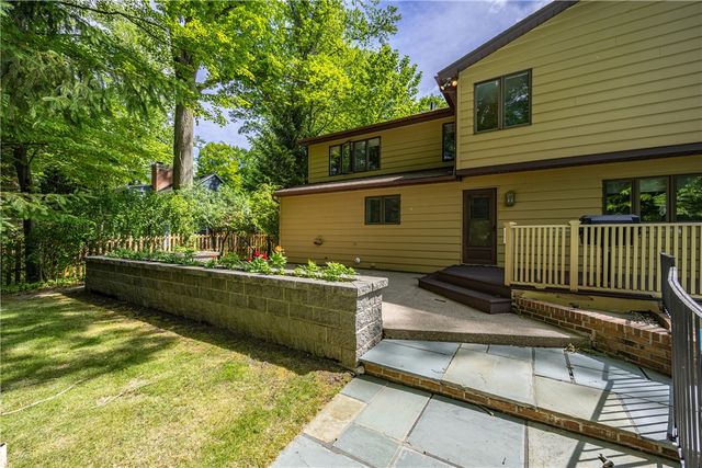 17 Tuliptree Lane, Irondequoit, NY 14617