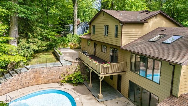 17 Tuliptree Lane, Irondequoit, NY 14617