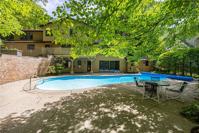 17 Tuliptree Lane, Irondequoit, NY 14617