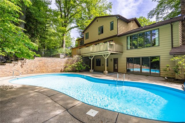 17 Tuliptree Lane, Irondequoit, NY 14617