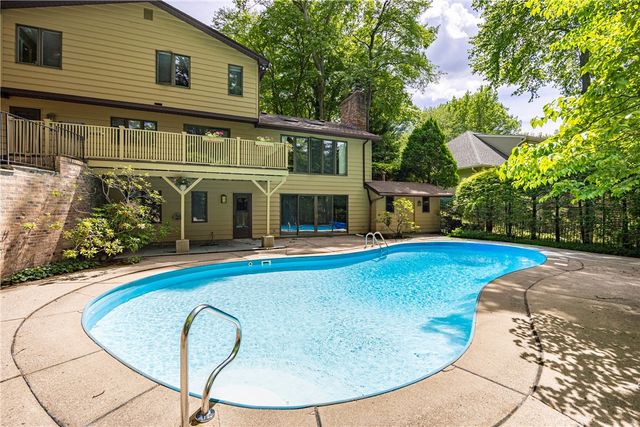 17 Tuliptree Lane, Irondequoit, NY 14617
