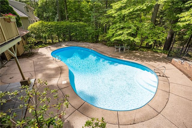 17 Tuliptree Lane, Irondequoit, NY 14617