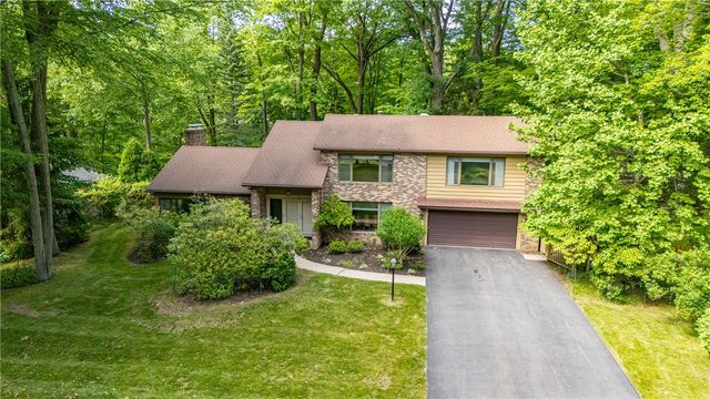 17 Tuliptree Lane, Irondequoit, NY 14617