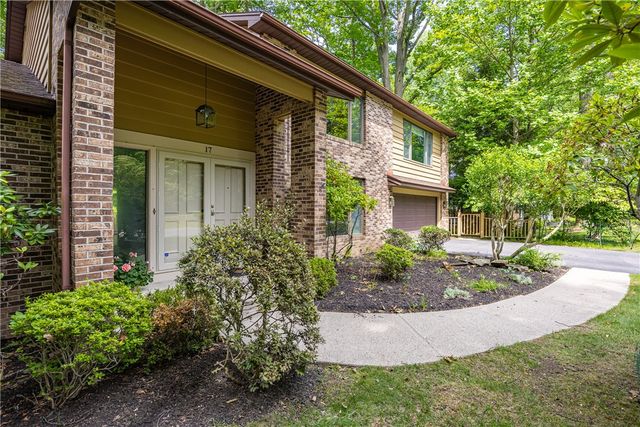 17 Tuliptree Lane, Irondequoit, NY 14617