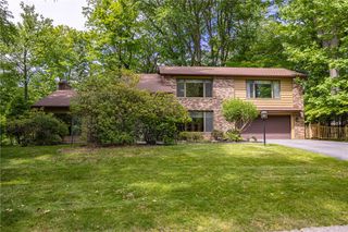 17 Tuliptree Lane, Irondequoit, NY 14617