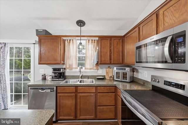 212 FREIGHT CAR CIR, Bunker Hill, WV 25413