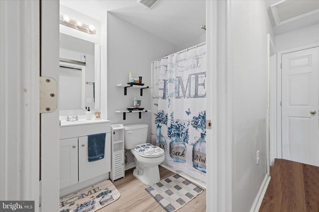 212 FREIGHT CAR CIR, Bunker Hill, WV 25413