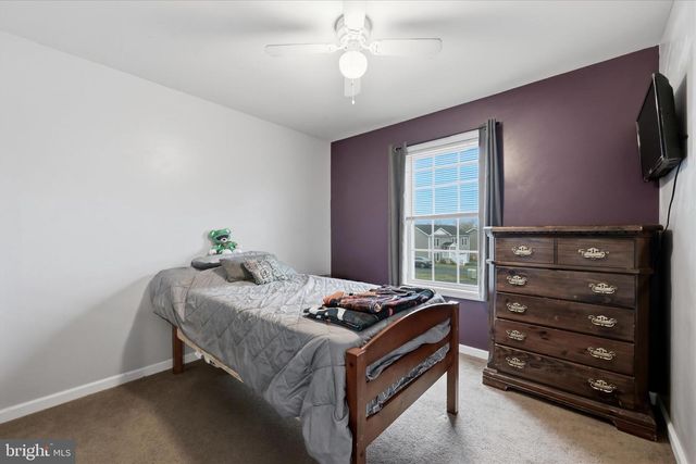 212 FREIGHT CAR CIR, Bunker Hill, WV 25413