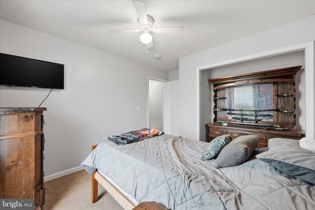 212 FREIGHT CAR CIR, Bunker Hill, WV 25413