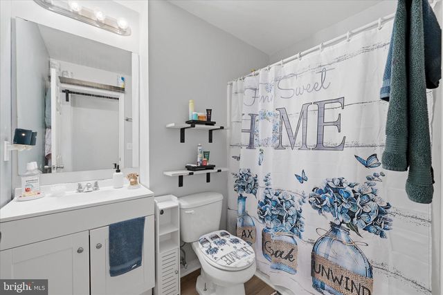 212 FREIGHT CAR CIR, Bunker Hill, WV 25413