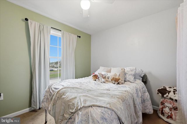 212 FREIGHT CAR CIR, Bunker Hill, WV 25413