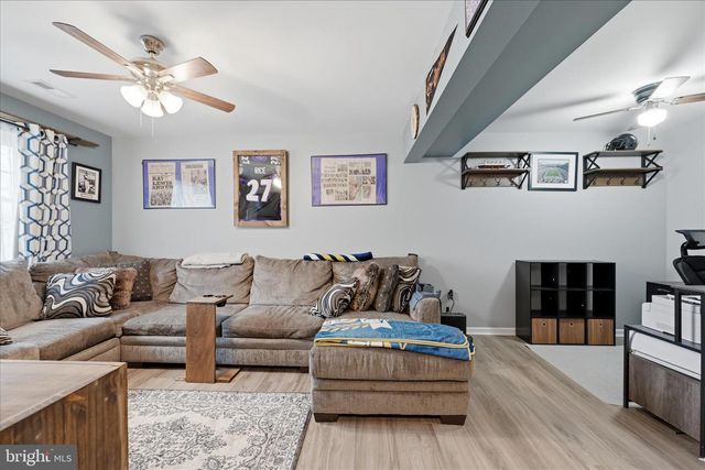 212 FREIGHT CAR CIR, Bunker Hill, WV 25413