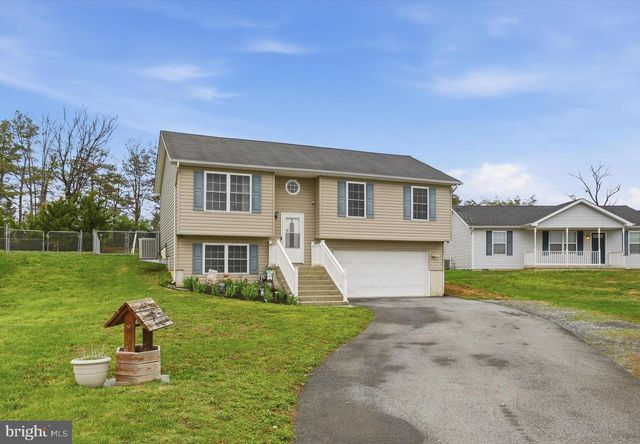 212 FREIGHT CAR CIR, Bunker Hill, WV 25413