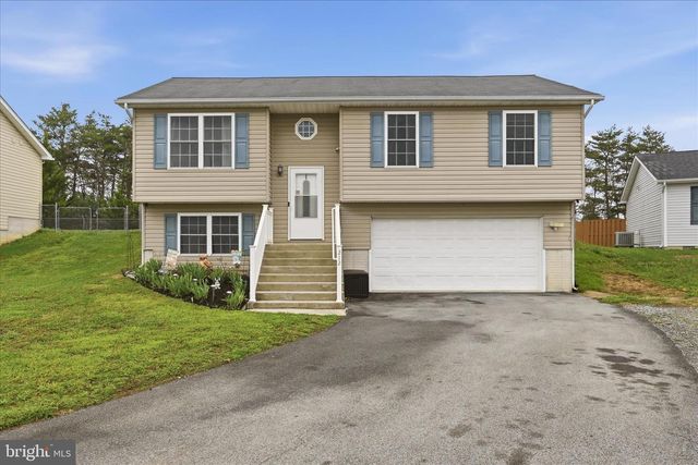 212 FREIGHT CAR CIR, Bunker Hill, WV 25413