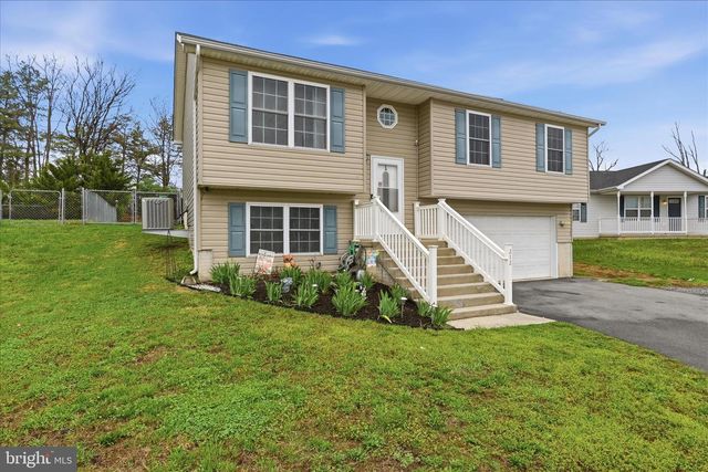 212 FREIGHT CAR CIR, Bunker Hill, WV 25413