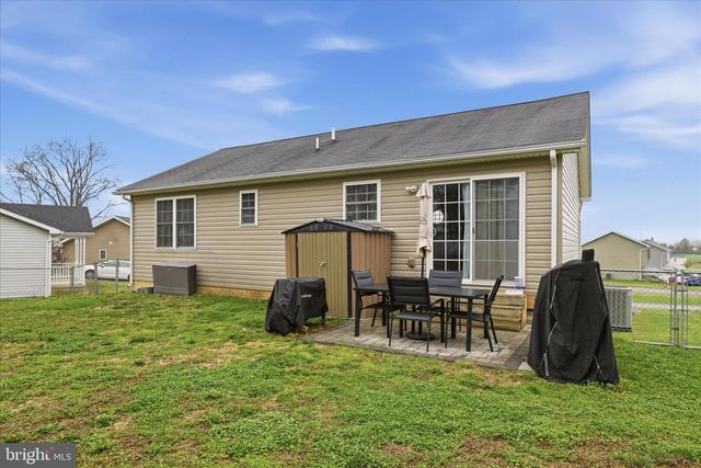 212 FREIGHT CAR CIR, Bunker Hill, WV 25413