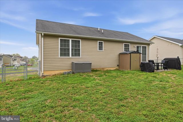 212 FREIGHT CAR CIR, Bunker Hill, WV 25413