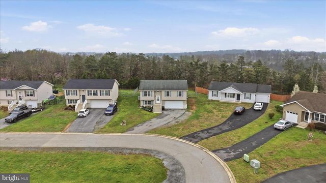 212 FREIGHT CAR CIR, Bunker Hill, WV 25413