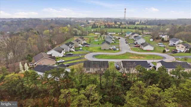 212 FREIGHT CAR CIR, Bunker Hill, WV 25413