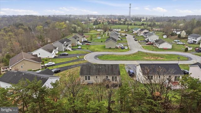 212 FREIGHT CAR CIR, Bunker Hill, WV 25413