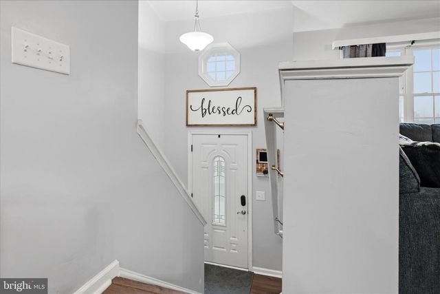 212 FREIGHT CAR CIR, Bunker Hill, WV 25413