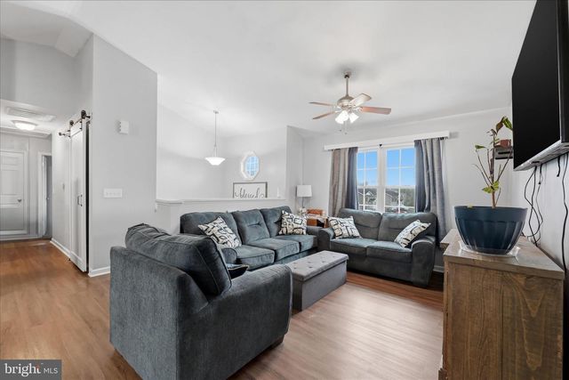 212 FREIGHT CAR CIR, Bunker Hill, WV 25413