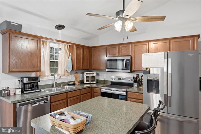 212 FREIGHT CAR CIR, Bunker Hill, WV 25413