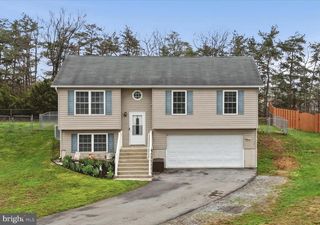 212 FREIGHT CAR CIR, Bunker Hill, WV 25413