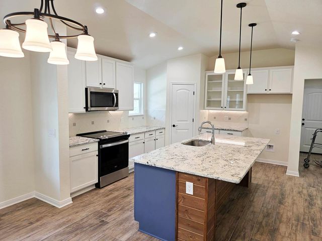 684 Appaloosa DR, Fischer, TX 78623