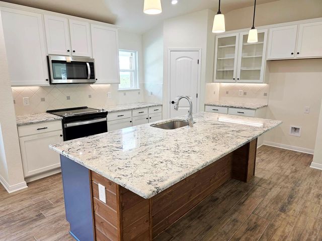 684 Appaloosa DR, Fischer, TX 78623