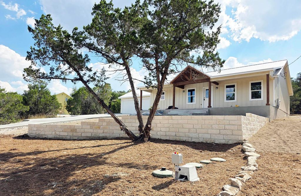 684 Appaloosa DR, Fischer, TX 78623