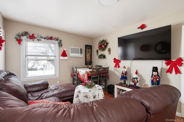 41 Atlantic Avenue, Freeport, NY 11520