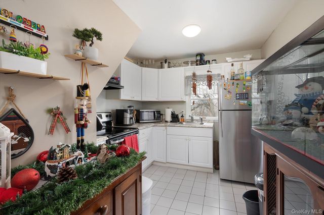 41 Atlantic Avenue, Freeport, NY 11520