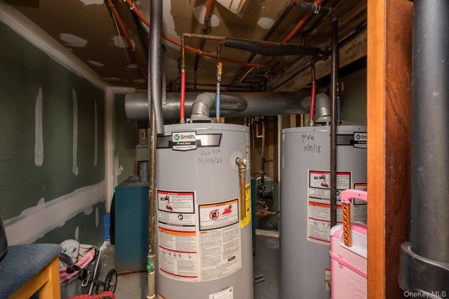 41 Atlantic Avenue, Freeport, NY 11520